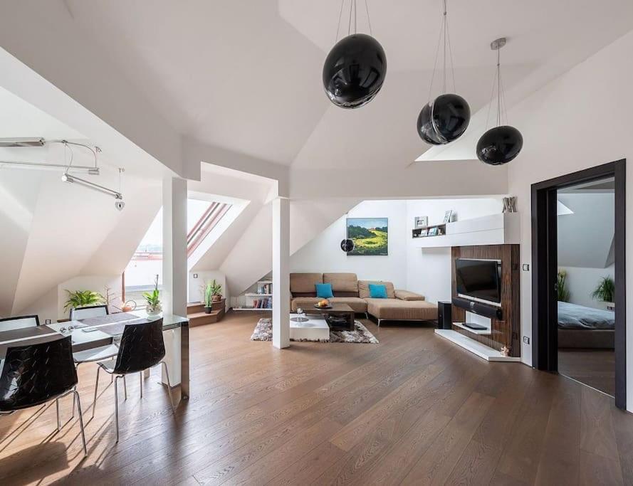 Apartmán Luxusni S Terasou A Garazi Praha