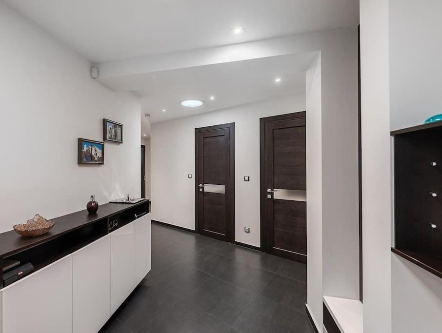 Apartmán Luxusni S Terasou A Garazi Praha
