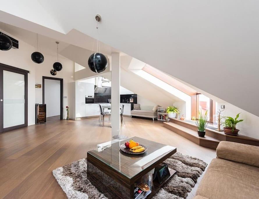 Luxusni S Terasou A Garazi Apartmán Praha