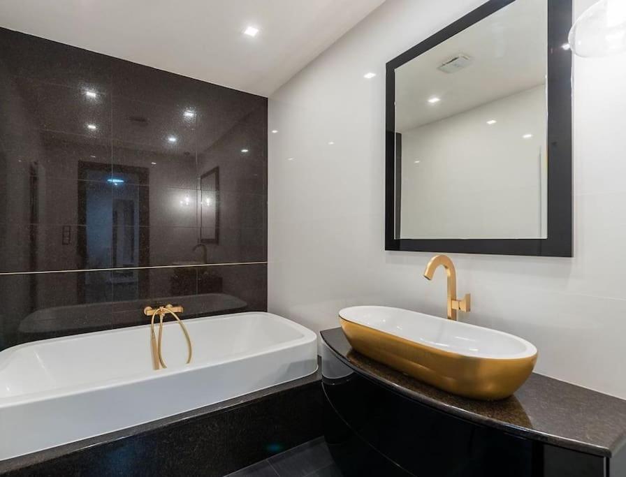 Luxusni S Terasou A Garazi Apartmán Praha